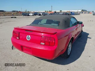 2008 Ford Mustang Deluxe with VIN 1ZVHT84NX85143404, listed as a IAAI auction lot 41977601 with 111,457 mi miles and . Bid and sale history available at carsss.com. Image 4.