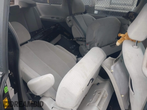 2013 Toyota Sienna LE AAS with VIN 5TDKK3DCXDS365748, listed as a IAAI auction lot 41672203 with 175,563 mi miles. Bid and sale history available at carsss.com. Image 8.