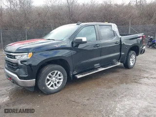 2022 Chevrolet Silverado 1500 LT with VIN 3GCPDKEK3NG504134, listed as a IAAI auction lot 41561032 with 1 mi miles. Bid and sale history available at carsss.com. Image 2.