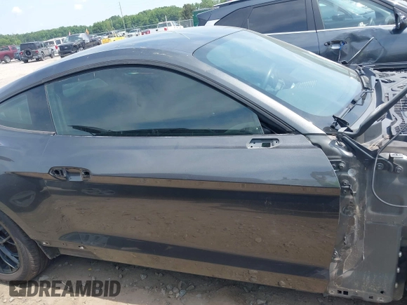 2019 Ford Mustang EcoBoost z VIN 1FA6P8TH0K5199276, wystawiony jako IAAI lot #42491713 z przebiegiem 135 710 mil mil oraz . Historia ofert i sprzedaży dostępna na DreamBid. Obrazek 14.