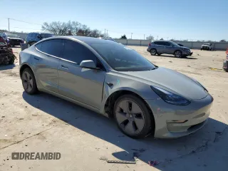 2022 Tesla Model 3 z VIN 5YJ3E1EA5NF124425, wystawiony jako Copart lot #43804405 z przebiegiem 57 412 mil mil oraz Szkoda całkowita • Salvage title. Historia ofert i sprzedaży dostępna na DreamBid. Obrazek 4.