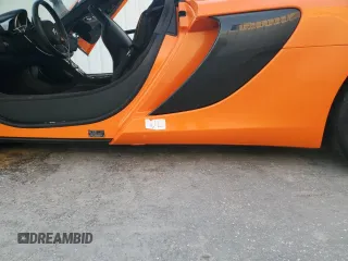 2016 McLaren 650S z VIN SBM11FAA8GW005859, wystawiony jako Copart lot #83104094 z przebiegiem Nie podano mil oraz Nie do naprawy. Historia ofert i sprzedaży dostępna na DreamBid. Obrazek 12.