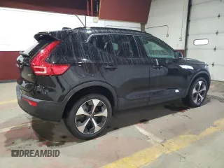 2023 Volvo XC40 Ultimate Dark Theme z VIN YV4L12UX3P2952998, wystawiony jako Copart lot #52724585 z przebiegiem 5578 mil mil oraz Tytuł czysty. Historia ofert i sprzedaży dostępna na DreamBid. Obrazek 3.