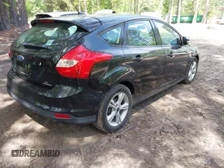2014 Ford Focus SE with VIN 1FADP3K25EL425738, listed as a IAAI auction lot 42127245 with 161,163 mi miles. Bid and sale history available at carsss.com. Image 4.