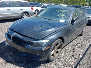 2015 BMW 3 Series 328i xDrive z VIN WBA3B5G52FNS14339, wystawiony jako IAAI lot #42218733 z przebiegiem Nie podano mil oraz . Historia ofert i sprzedaży dostępna na DreamBid. Obrazek 17.