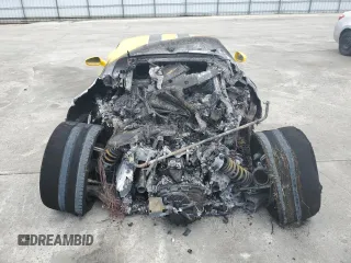 2015 Ferrari 458 Italia Speciale z VIN ZFF75VFA5F0211945, wystawiony jako Copart lot #52176114 z przebiegiem Nie podano mil oraz Nie do naprawy. Historia ofert i sprzedaży dostępna na DreamBid. Obrazek 10.