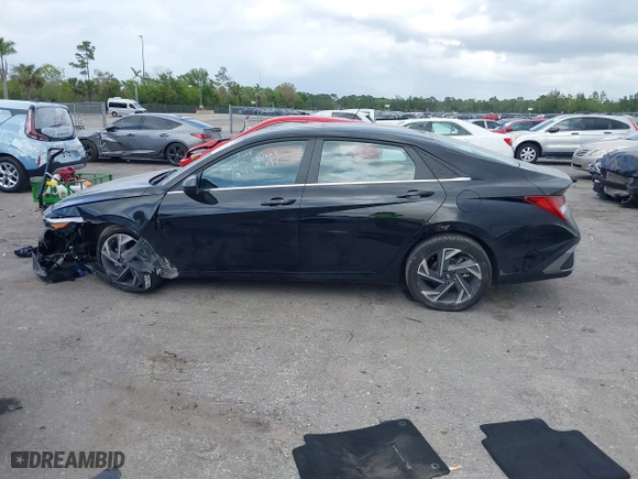 2025 Hyundai Elantra SEL Convenience with VIN KMHLS4DG5SU944082, listed as a IAAI auction lot 41711610 with 2,695 mi miles. Bid and sale history available at carsss.com. Image 15.