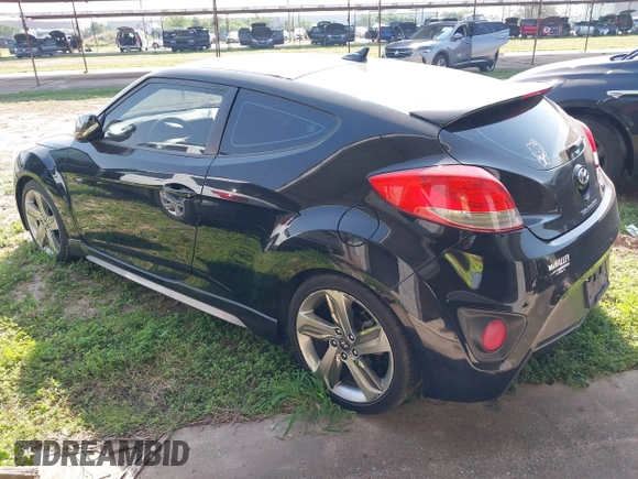 2013 Hyundai Veloster Turbo z VIN KMHTC6AE7DU124293, wystawiony jako IAAI lot #41924836 z przebiegiem 141 685 mil mil oraz . Historia ofert i sprzedaży dostępna na DreamBid. Obrazek 3.