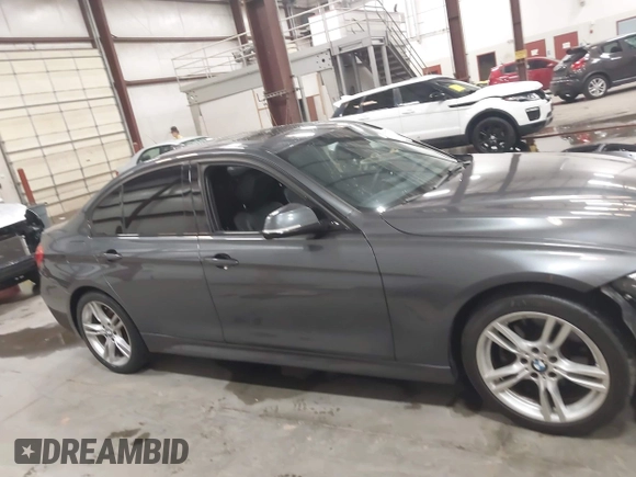 2013 BMW 3 Series 328i xDrive z VIN WBA3B3C55DJ812164, wystawiony jako IAAI lot #42473028 z przebiegiem 140 928 mil mil oraz . Historia ofert i sprzedaży dostępna na DreamBid. Obrazek 14.
