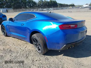 2018 Chevrolet Camaro 1LT with VIN 1G1FB1RS6J0150932, listed as a IAAI auction lot 42002178 with 30,530 mi miles. Bid and sale history available at carsss.com. Image 3.