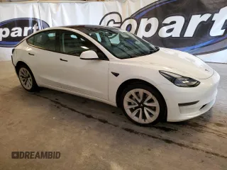 2022 Tesla Model 3 z VIN 5YJ3E1EA1NF371389, wystawiony jako Copart lot #59639665 z przebiegiem 84 719 mil mil oraz Czysty tytuł • Clean title. Historia ofert i sprzedaży dostępna na DreamBid. Obrazek 4.