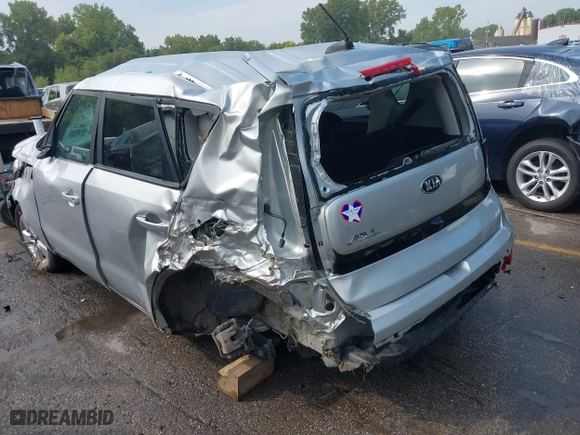 2019 Kia Soul with VIN KNDJN2A24K7018268, listed as a IAAI auction lot 40324198 with 84,432 mi miles. Bid and sale history available at carsss.com. Image 3.