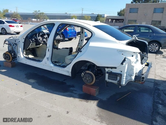 2015 Infiniti Q50 Premium with VIN JN1BV7AP7FM334254, listed as a IAAI auction lot 41923883 with 1 mi miles. Bid and sale history available at carsss.com. Image 3.