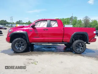2017 Toyota Tundra SR z VIN 5TFUY5F10HX677527, wystawiony jako IAAI lot #42157357 z przebiegiem 43 111 mil mil oraz . Historia ofert i sprzedaży dostępna na DreamBid. Obrazek 14.