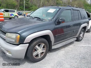 2005 Chevrolet TrailBlazer LT with VIN 1GNDT13S152284138, listed as a IAAI auction lot 42091842 with 183,263 mi miles. Bid and sale history available at carsss.com. Image 2.