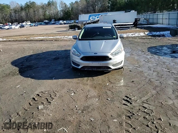 2016 Ford Focus SE z VIN 1FADP3F2XGL399943, wystawiony jako Copart lot #46472415 z przebiegiem 70 047 mil mil oraz Szkoda całkowita • Salvage title. Historia ofert i sprzedaży dostępna na DreamBid. Obrazek 11.