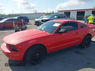 2008 Ford Mustang Deluxe с VIN 1ZVHT80N185150814, выставлен на аукционе IAAI как лот 42216084 с пробегом 140 271 миль миль и . История ставок и продаж доступна на DreamBid. Изображение 2.