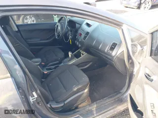 2016 Kia Forte LX with VIN KNAFK4A69G5463005, listed as a IAAI auction lot 41423285 with 204,118 mi miles. Bid and sale history available at carsss.com. Image 5.