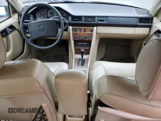 1987 Mercedes-Benz 300 E with VIN WDBEA30D0HA528424, listed as a Copart auction lot 84249444 with 132,054 mi miles and Clean Title. Bid and sale history available at carsss.com. Image 8.