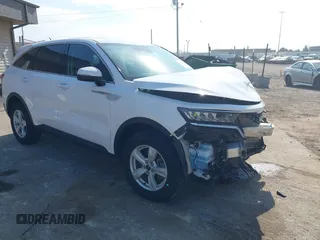 2022 Kia Sorento LX z VIN 5XYRGDLC5NG103948, wystawiony jako IAAI lot #42207218 z przebiegiem 71 736 mil mil oraz . Historia ofert i sprzedaży dostępna na DreamBid. Obrazek 1.