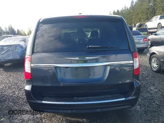 2013 Chrysler Town & Country Touring z VIN 2C4RC1BG9DR756341, wystawiony jako IAAI lot #41955275 z przebiegiem 155 463 mil mil oraz . Historia ofert i sprzedaży dostępna na DreamBid. Obrazek 16.