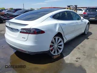 2014 Tesla Model S 60 z VIN 5YJSA1H13EFP33659, wystawiony jako IAAI lot #42101491 z przebiegiem 113 460 mil mil oraz . Historia ofert i sprzedaży dostępna na DreamBid. Obrazek 4.