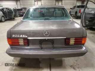1985 Mercedes-Benz 500 with VIN WDBCA37DXFA164202, listed as a Copart auction lot 43755345 with 223,506 mi miles and Clean Title. Bid and sale history available at carsss.com. Image 6.