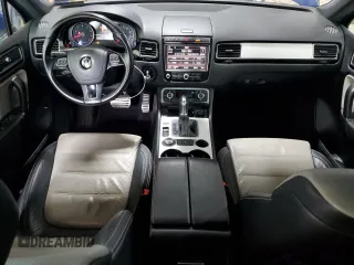 2017 Volkswagen Touareg Wolfsburg Edition z VIN WVGRF7BP3HD000826, wystawiony jako Copart lot #60832115 z przebiegiem 120 945 mil mil oraz Szkoda całkowita • Salvage title. Historia ofert i sprzedaży dostępna na DreamBid. Obrazek 8.