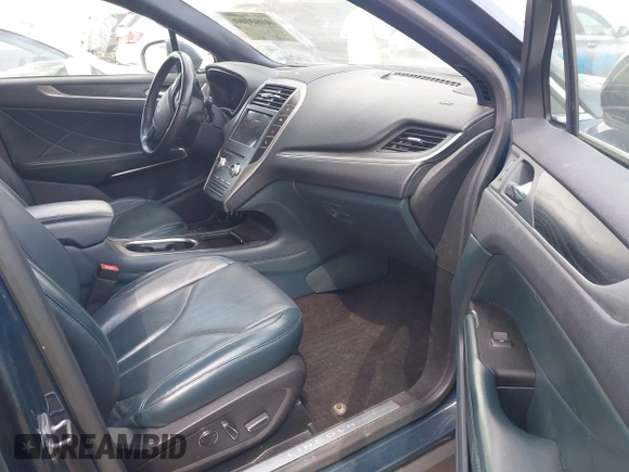 2019 Lincoln MKC Reserve with VIN 5LMCJ3C94KUL22859, listed as a IAAI auction lot 41963707 with 123,299 mi miles and . Bid and sale history available at DreamBid. Image 5.