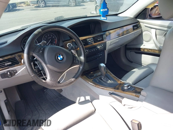 2008 BMW 3 Series 328i с VIN WBAWB33578P132461, выставлен на аукционе IAAI как лот 42608515 с пробегом 105 527 миль миль и . История ставок и продаж доступна на DreamBid. Изображение 12.
