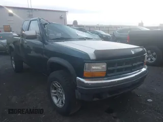1993 Dodge Dakota with VIN 1B7GG23X7PS200435, listed as a IAAI auction lot 41060856 with 249,117 mi miles. Bid and sale history available at carsss.com. Image 1.