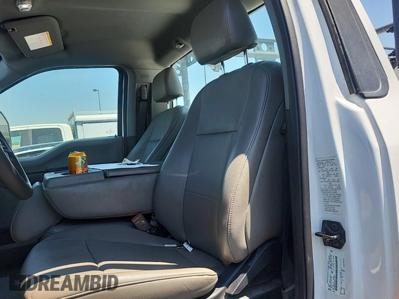 2020 Ford F-250 XL z VIN 1FDBF2B61LED11752, wystawiony jako IAAI lot #42786941 z przebiegiem 156 342 mil mil oraz . Historia ofert i sprzedaży dostępna na DreamBid. Obrazek 27.