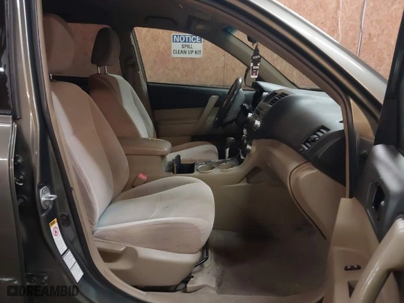 2009 Toyota Highlander with VIN JTEES41A892147842, listed as a IAAI auction lot 41469209 with 381,849 mi miles. Bid and sale history available at carsss.com. Image 5.