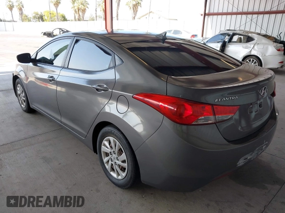 2013 Hyundai Elantra GLS z VIN 5NPDH4AE1DH162272, wystawiony jako IAAI lot #42439195 z przebiegiem 130 937 mil mil oraz . Historia ofert i sprzedaży dostępna na DreamBid. Obrazek 3.