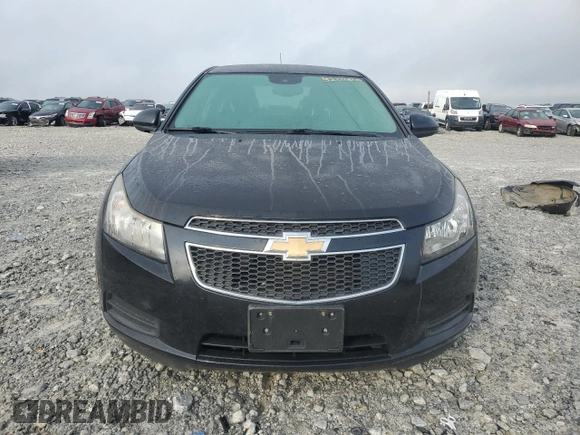 2014 Chevrolet Cruze 2LT z VIN 1G1PE5SB5E7335600, wystawiony jako Copart lot #52023225 z przebiegiem Nie podano mil oraz Szkoda całkowita • Salvage title. Historia ofert i sprzedaży dostępna na DreamBid. Obrazek 5.