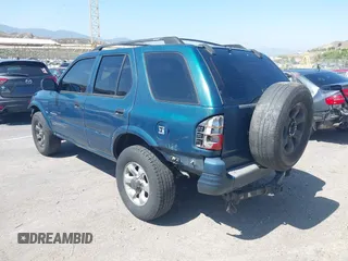 1998 Isuzu Rodeo S z VIN 4S2CM58W8W4328196, wystawiony jako IAAI lot #42323556 z przebiegiem 272 915 mil mil oraz . Historia ofert i sprzedaży dostępna na DreamBid. Obrazek 3.