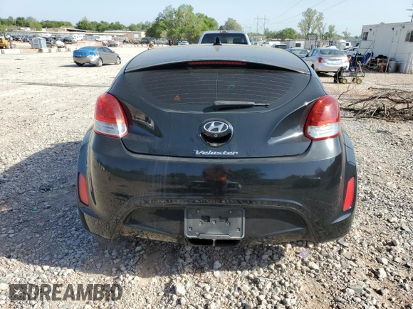 2016 Hyundai Veloster z VIN KMHTC6AD1GU293530, wystawiony jako Copart lot #53137985 z przebiegiem 151 003 mil mil oraz Szkody całkowita. Historia ofert i sprzedaży dostępna na DreamBid. Obrazek 6.