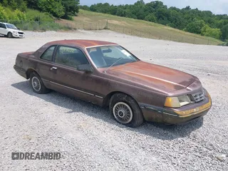 1988 Ford Thunderbird z VIN 1FABP6042JH241545, wystawiony jako IAAI lot #42582622 z przebiegiem Nie podano mil oraz . Historia ofert i sprzedaży dostępna na DreamBid. Obrazek 1.