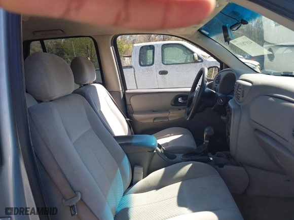 2007 Chevrolet TrailBlazer LT with VIN 1GNDS13S472204966, listed as a IAAI auction lot 41878317 with 253,490 mi miles. Bid and sale history available at carsss.com. Image 5.