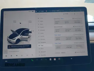 2024 Tesla Model Y Long Range z VIN 7SAYGDEE7RA294649, wystawiony jako IAAI lot #42022150 z przebiegiem 9 110 mil mil oraz . Historia ofert i sprzedaży dostępna na DreamBid. Obrazek 7.