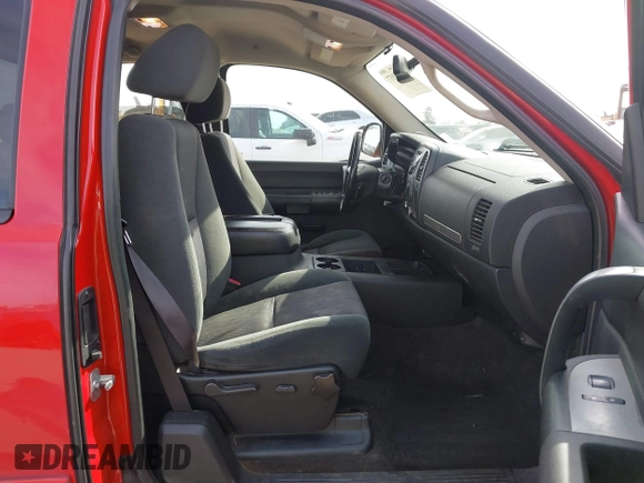 2007 Chevrolet Silverado 1500 LT w/2LT with VIN 2GCEC19J971669428, listed as a IAAI auction lot 41681937 with 243,059 mi miles. Bid and sale history available at carsss.com. Image 5.