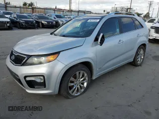 2012 Kia Sorento SX z VIN 5XYKWDA29CG302920, wystawiony jako Copart lot #56237235 z przebiegiem 137 998 mil mil oraz Szkoda całkowita • Salvage title. Historia ofert i sprzedaży dostępna na DreamBid. Obrazek 1.