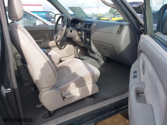 2001 Toyota Tacoma PreRunner with VIN 5TESN92N71Z782399, listed as a IAAI auction lot 41724298 with NaN miles. Bid and sale history available at carsss.com. Image 5.