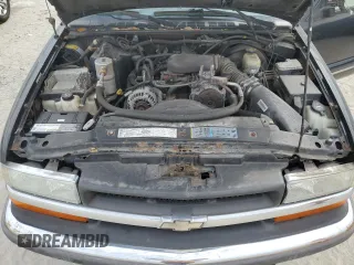 2002 Chevrolet S-10 LS with VIN 1GCDT19W528176049, listed as a Copart auction lot 44187225 with 0 mi miles and Clean Title. Bid and sale history available at carsss.com. Image 11.