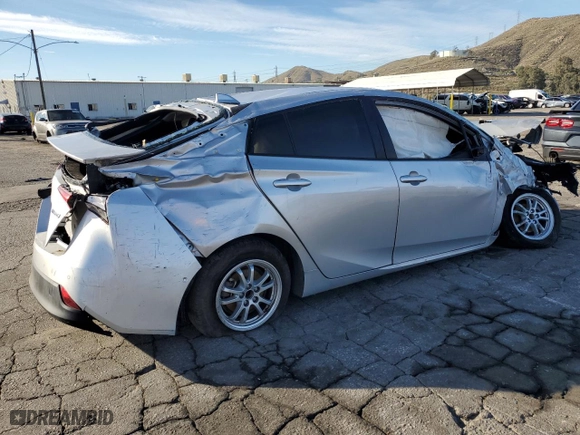 2020 Toyota Prius L Eco with VIN JTDKARFU4L3120925, listed as a Copart auction lot 46131575 with 142,129 mi miles and Salvage Title. Bid and sale history available at carsss.com. Image 3.
