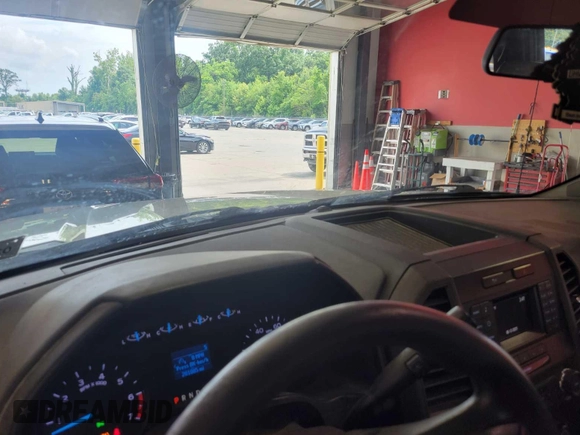 2019 Ford F-250 XL z VIN 1FT7W2B68KEF37148, wystawiony jako IAAI lot #42569097 z przebiegiem 201 085 mil mil oraz . Historia ofert i sprzedaży dostępna na DreamBid. Obrazek 31.