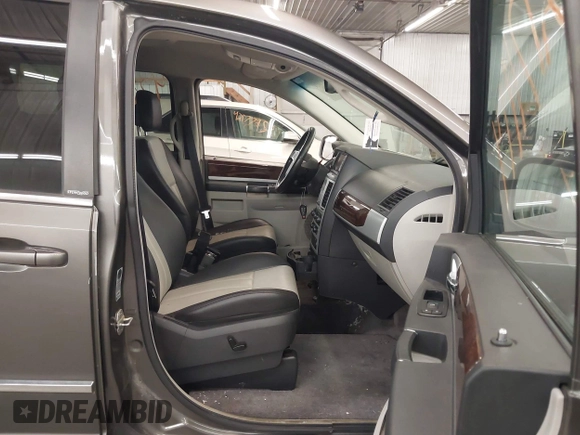 2010 Chrysler Town & Country Touring Plus with VIN 2A4RR8D17AR393916, listed as a IAAI auction lot 42171114 with 123,741 mi miles. Bid and sale history available at carsss.com. Image 5.