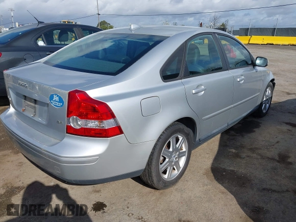2007 Volvo S40 2.4L с VIN YV1MS382672281166, выставлен на аукционе IAAI как лот 41926328 с пробегом 112 864 миль миль и . История ставок и продаж доступна на DreamBid. Изображение 4.