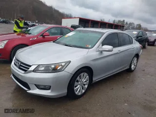 2013 Honda Accord Sdn EX-L with VIN 1HGCR2F8XDA071882, listed as a IAAI auction lot 41864022 with 277,383 mi miles. Bid and sale history available at carsss.com. Image 2.