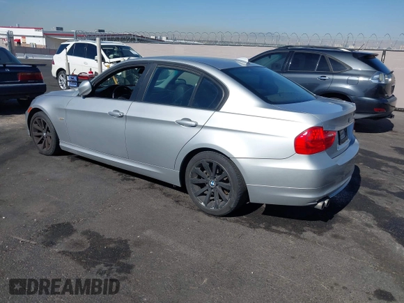 2011 BMW 3 Series 328i с VIN WBAPH5C57BA445776, выставлен на аукционе IAAI как лот 42397904 с пробегом 131 320 миль миль и . История ставок и продаж доступна на DreamBid. Изображение 3.
